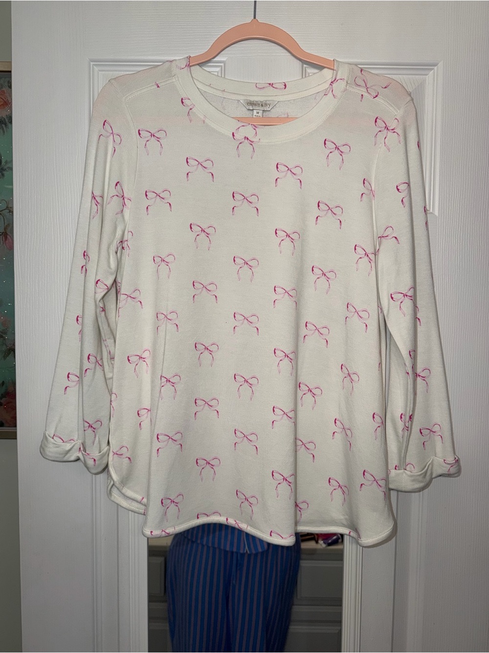 crown & ivy Cream Top with Pink Bow Motif